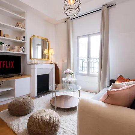 Apartment Floor Parisian Gem Views & Balcony *