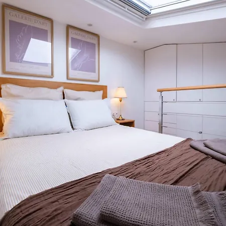 Floor Parisian Gem Views & Balcony Apartment Paris